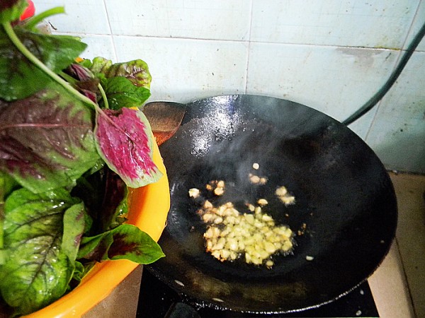 Red Amaranth with Garlic recipe