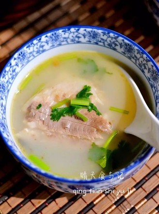 A Bowl of Delicious Crucian Carp Soup for Health in Spring! recipe