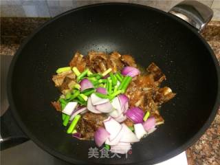 Stir-fried Pork Ribs with Green Pepper recipe