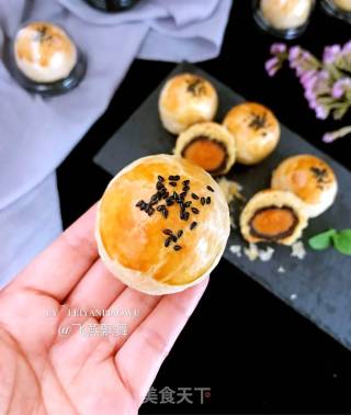 Enjoy Mid-autumn Festival and Reunion~【golden Egg Yolk Pastry】 recipe