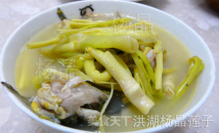 Honghu Yangjing Lotus Seed Home-cooked Dishes from Home Kitchen-yellow Bone Fish Boiled Artemisia recipe