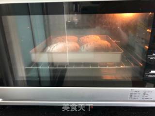 Soft European Buns with Wheat Germ and Red Dates recipe