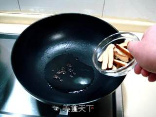 Spring Healthy Vegetable "leek Sprouts Stir-fragrant and Dried" recipe