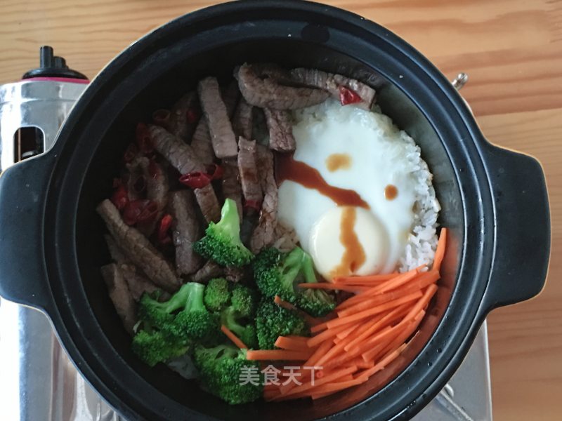 Youjia Fresh Kitchen: Beef Nest Egg Claypot Rice recipe
