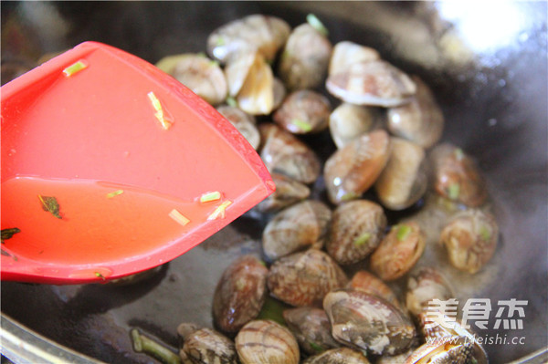 Clam with Green Onion and Ginger recipe