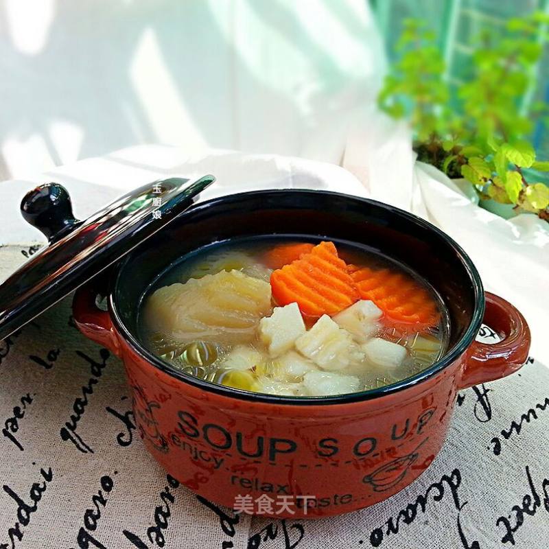 Apple Carrot Horseshoe Fan Bone Soup