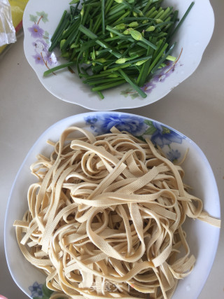 Stir-fried Bean Curd with Leek Flower recipe