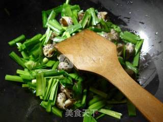 Stir-fried Snails with Chives recipe