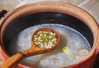 Mung Bean Coix Seed Dragon Bone Soup recipe