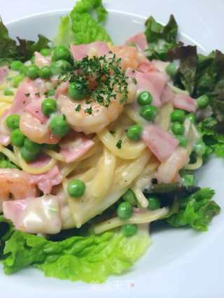 Spaghetti with Ham and Shrimp in Creamy White Sauce recipe