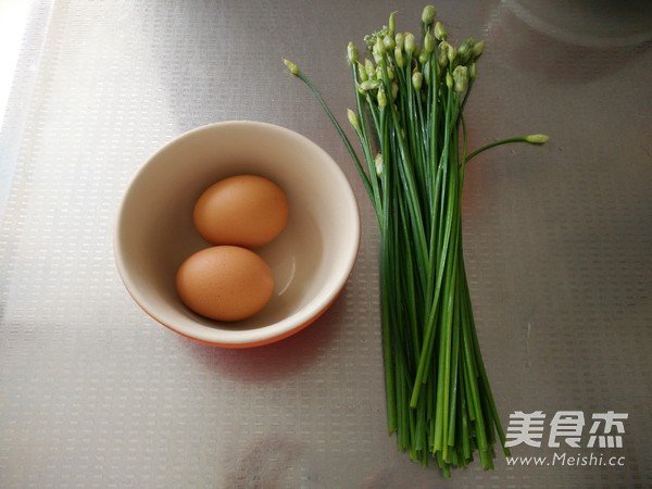 Scrambled Eggs with Chive Moss recipe