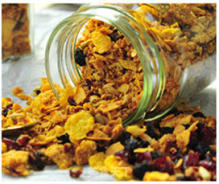 Everyone Loves Homemade Crispy Muesli recipe