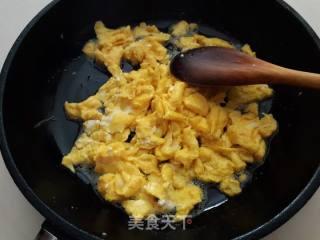 Scrambled Eggs with Peas recipe