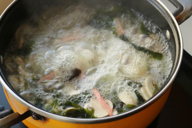 Seaweed Shrimp Skin Mushroom Soup recipe