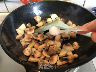 Stir-fried Shrimp with Mushroom and Winter Bamboo Shoots recipe