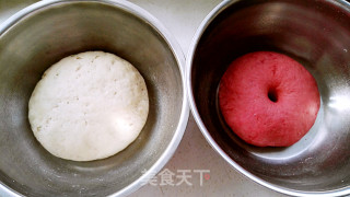 Variety of Pasta: Two-color Piglet Bun recipe