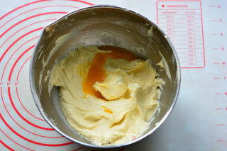 Sweet and Sour Passion Fruit Pound Cake with A Cloud-like Texture recipe