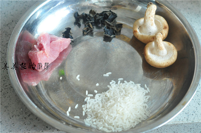 Pork Congee with Mushrooms and Fungus recipe