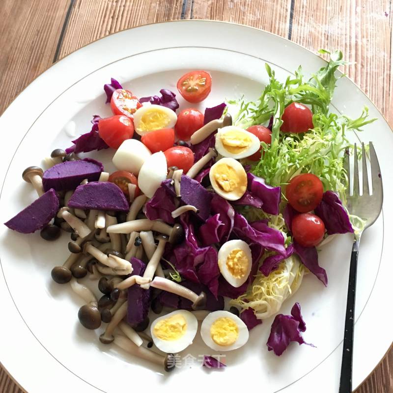 Vegetable Salad with Seafood, Mushrooms and Quail Eggs