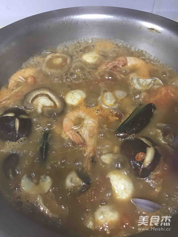 Dongyin Gong Seafood Soup recipe