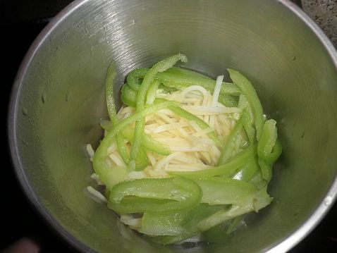 Green Pepper Mixed with Potato Shreds recipe