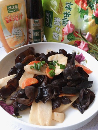 The Classic Black and White Match of The Season and Vegetable World, Fried Fungus with Yam