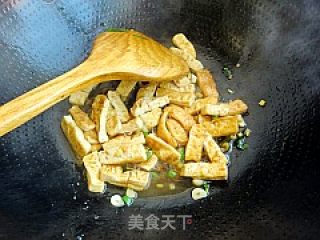 Stir-fried Tofu with Leek recipe