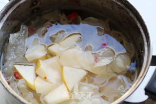 Essential Drink for Lung Cleansing in Winter: Xiaohang Pear Soup recipe