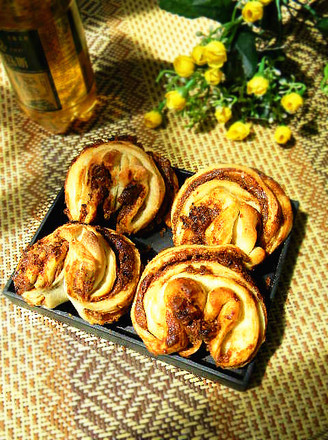 Peking Nut Candy Horseshoe recipe