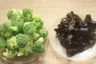 Stir-fried Broccoli with Black Fungus recipe