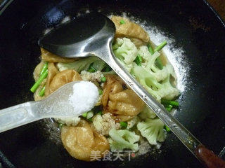 Stir-fried Cauliflower with Garlic Stalk Oil and Gluten recipe