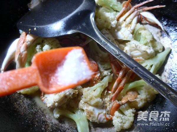 Stir Fried Crab with Cauliflower recipe