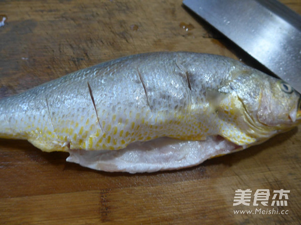 Sweet and Sour Large Yellow Croaker recipe