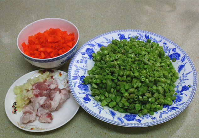 Stir-fried Pork with Carrots and Carrots recipe