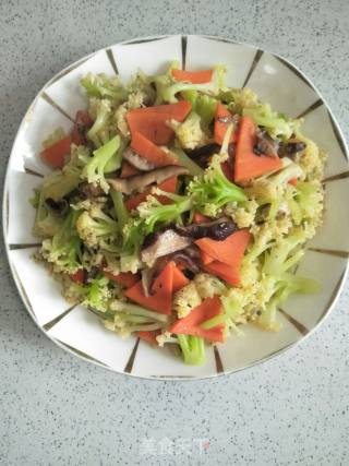 Stir-fried Organic Cauliflower with Shiitake Mushrooms recipe