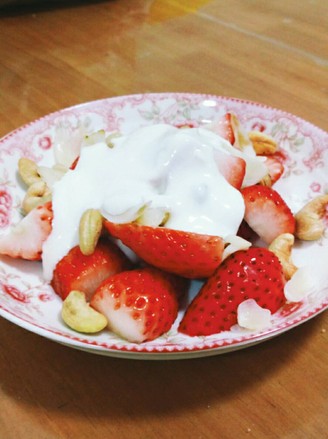 Cashew Strawberry Salad recipe