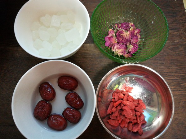 Peach Gum, Red Dates and Rose Soup recipe