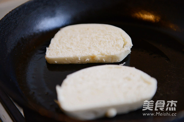 Baked Steamed Bun Slices with Sauce recipe