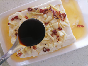 #夏快手菜# Tofu with Cold Lactone and Shallots recipe