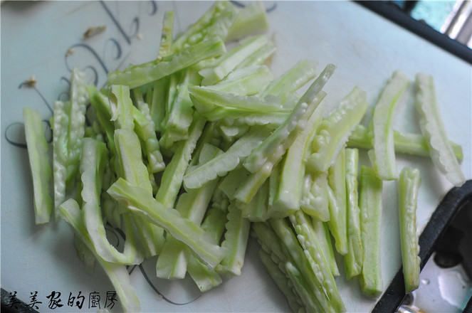 Stir-fried Bitter Gourd with Ginger recipe