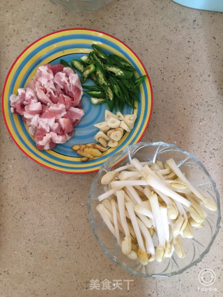 Stir-fried Pork Belly with Peanut Sprouts recipe