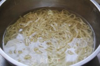 Hot Noodles with Sesame Paste recipe