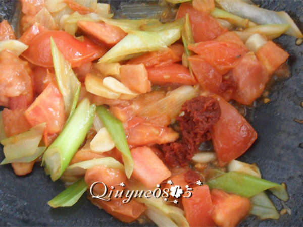 Tomato Beef Leek Noodle recipe