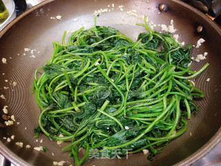 Stir-fried Sweet Potato Leaves with Fermented Bean Curd and Garlic recipe