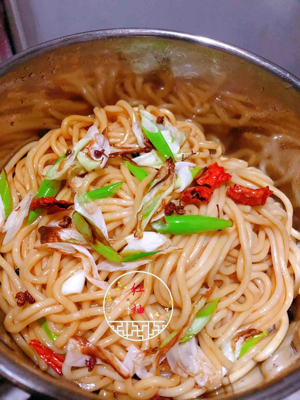 Hongxiu-scallion Noodles recipe