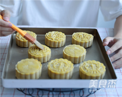 Double Yellow Moon Cake with Lotus Seed Paste recipe