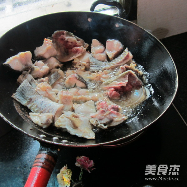 Boiled Fish with Green Onion and Perfume recipe