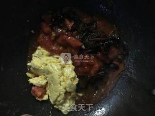 Scrambled Eggs with Black Fungus and Tomato recipe