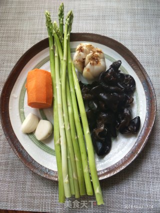 Stir-fried Lily with Asparagus and Fungus recipe