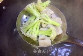 #年味儿# Appetizing and Refreshing Cauliflower Mixed Lotus Root recipe